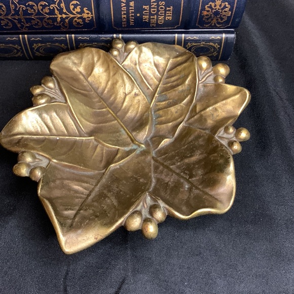 Set of 2 Vintage / antique CHC 5903 solid brass footed lemon leaf and berry dish - Picture 2 of 7